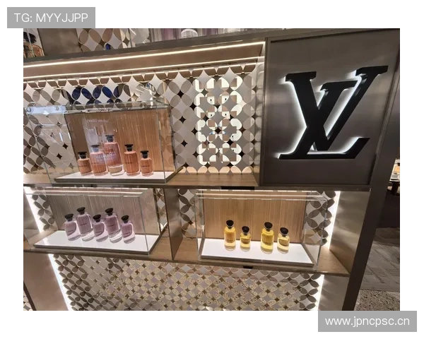 阿尔瓦雷斯训练完直接去奢侈品店刷卡，柜姐说他比网红还豪