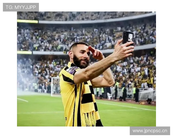 本泽马后期射门效率下沉，对手哈兰德更偏向体系驱动