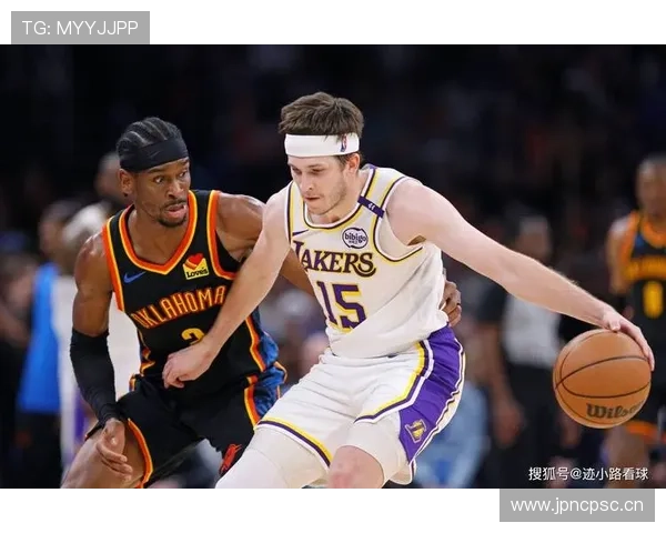 里夫斯由组织者变无球跑动为詹姆斯拉开三分空间